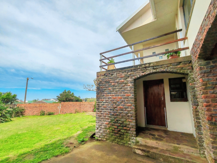 To Let 5 Bedroom Property for Rent in Gonubie Eastern Cape